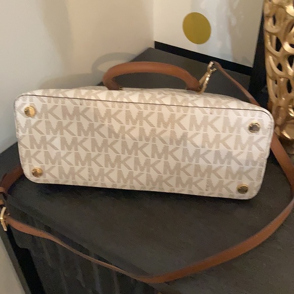 SOLD❤️Host Pick❤️ NWT Michael kors satchel - Picture 7 of 7